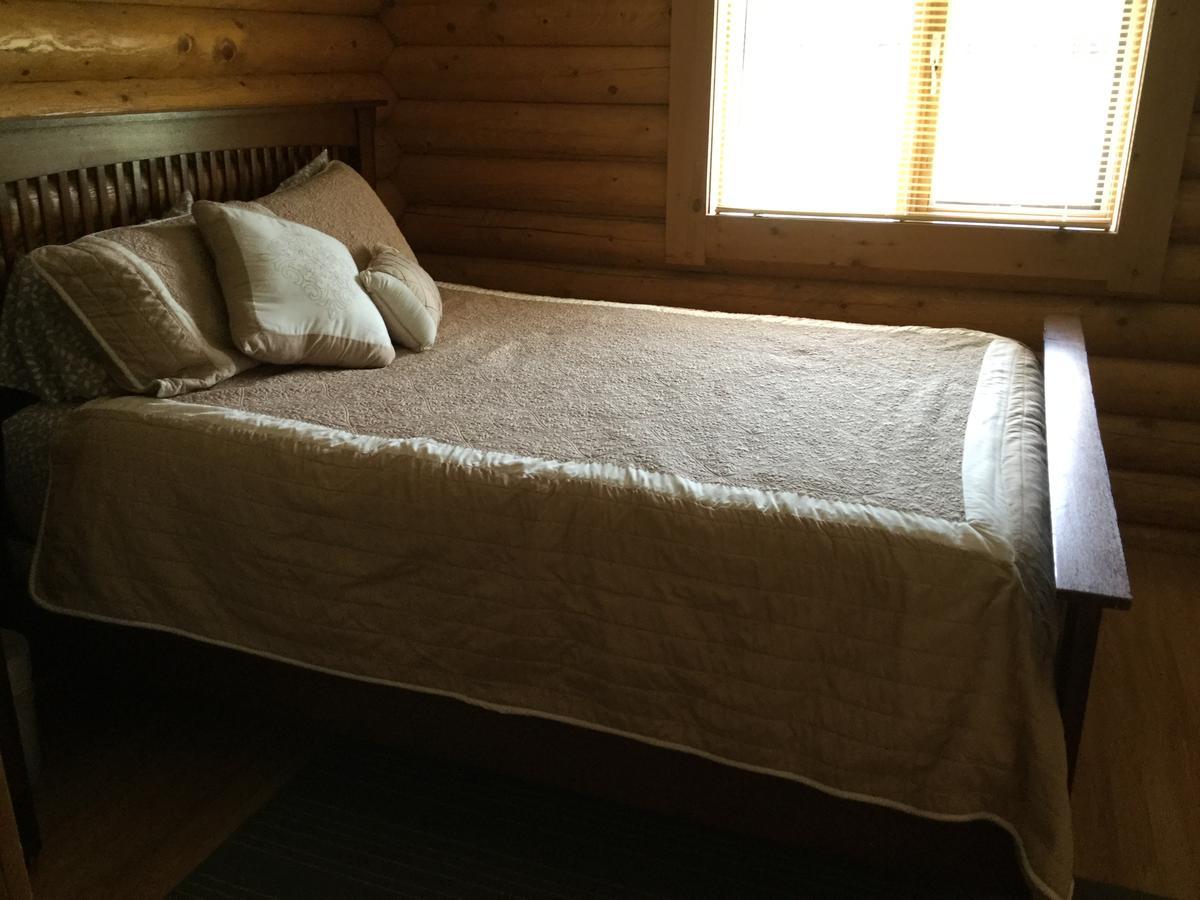 Folding Mountain B & B Fort Nelson Exteriér fotografie